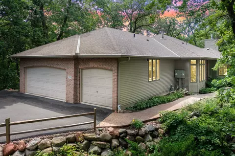 8399 Claymore Ct, Inver Grove Heights, MN 55076
