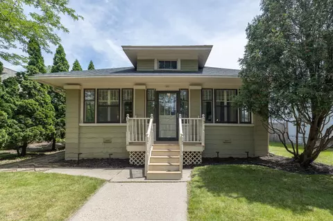 462 Warwick St, Saint Paul, MN 55105