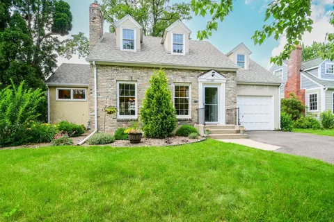 1841 Arona St, Falcon Heights, MN 55113