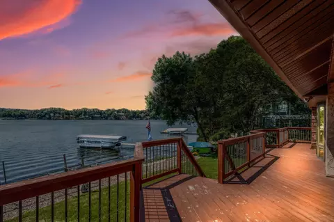 663 Crystal Lake Rd E, Burnsville, MN 55306