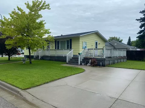 301 8th Ave NE, Roseau, MN 56751