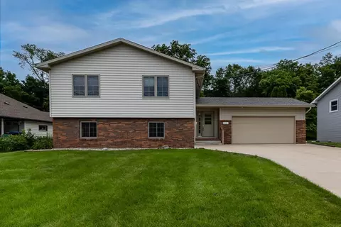 308 Stoltzman Rd, Mankato, MN 56001