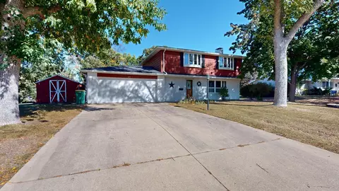 329 Meredith Rd, Albert Lea, MN 56007