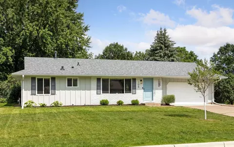 108 Redwood Dr, Apple Valley, MN 55124