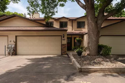 8795 Maplebrook Pkwy N, Brooklyn Park, MN 55445