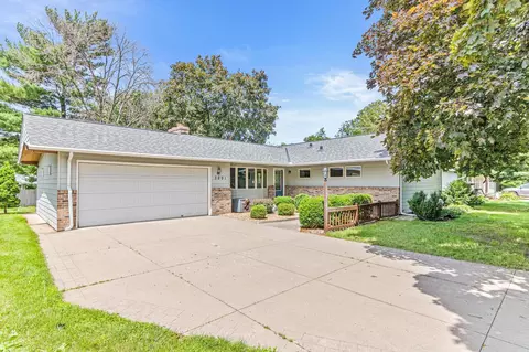 3001 Arona St, Roseville, MN 55113