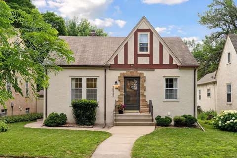 2522 Mckinley St NE, Minneapolis, MN 55418