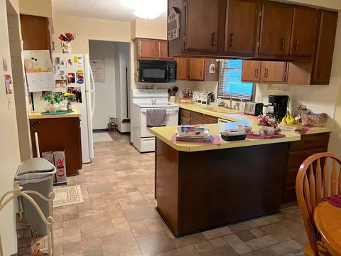 1602 Gateway Dr, Albert Lea, MN 56007 photo 2