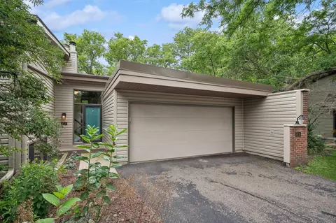 9716 Mill Creek Dr, Eden Prairie, MN 55347