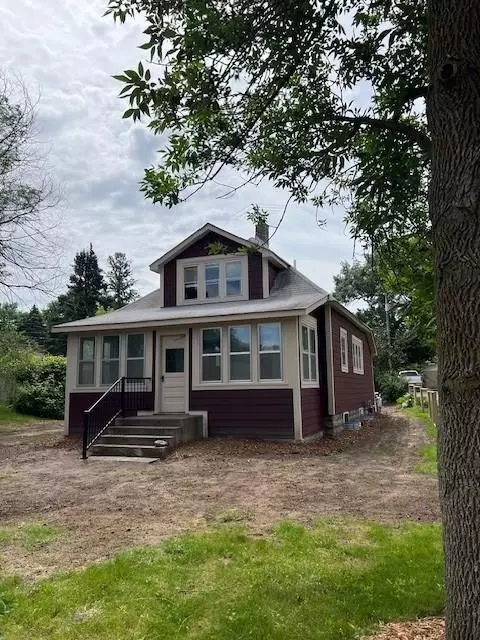 731 2nd Ave SW, Cambridge, MN 55008