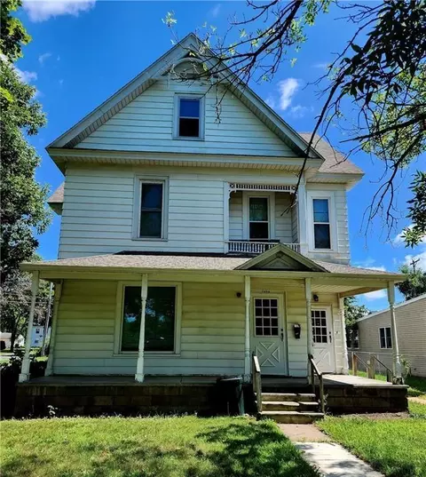 1404 7th St E, Menomonie, WI 54751
