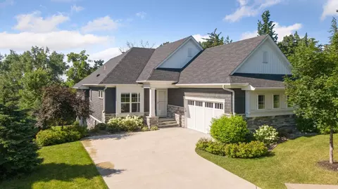 10769 Lyndale Bluffs Trl, Bloomington, MN 55420