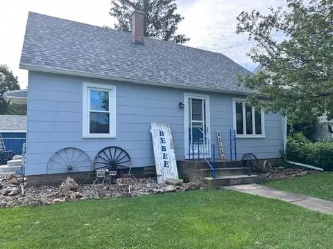 108 S 9th St, Brownsville, MN 55919