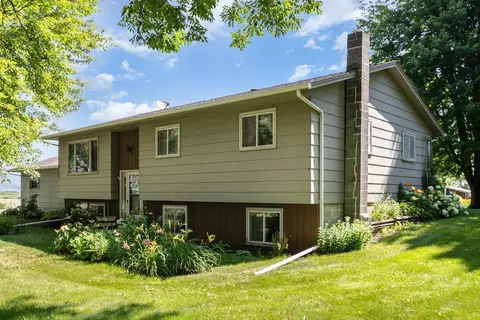 14237 Acorn Trl, Faribault, MN 55021 photo 2