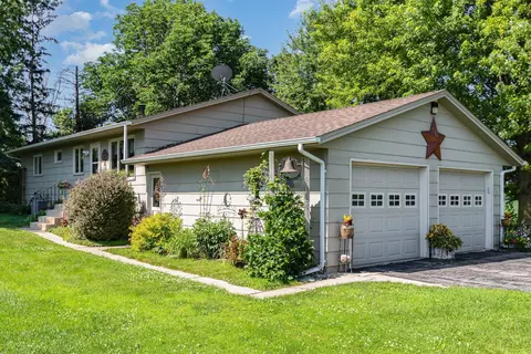14237 Acorn Trl, Faribault, MN 55021 photo 3
