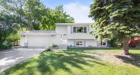 2138 Meadow Ridge Ct, West Fargo, ND 58078