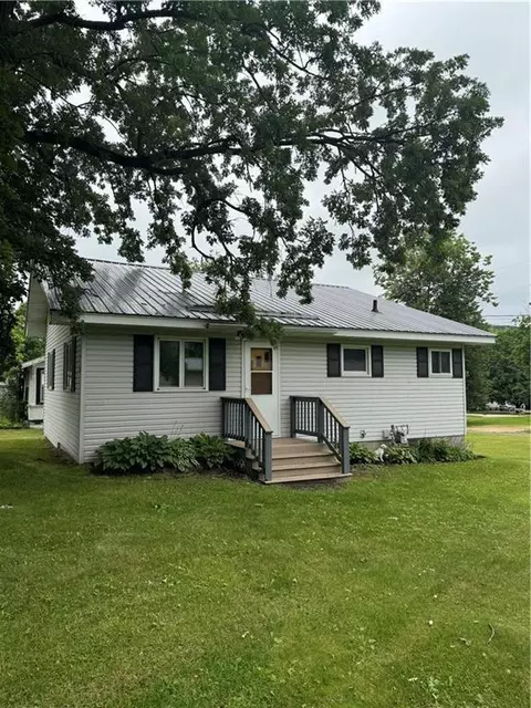 212 E Race Ave, Elmwood, WI 54740
