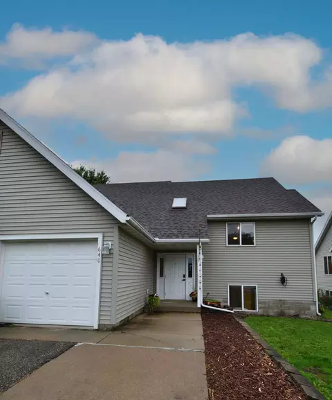 640 Jefferson Dr, Zumbrota, MN 55992