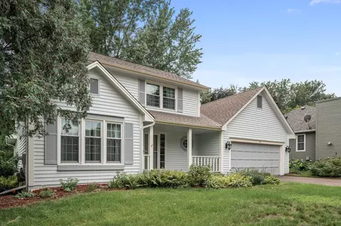 93 Olympic Cir, Chanhassen, MN 55317