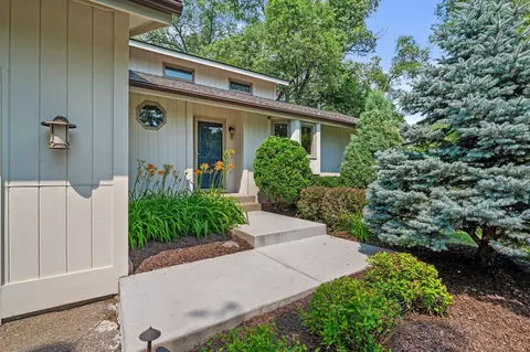 16010 Kensington Ct, Minnetonka, MN 55345