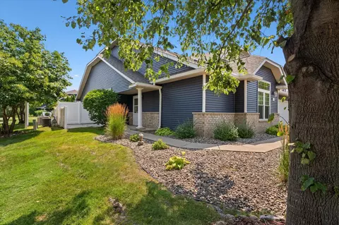 407 Hickory Ln N, Oakdale, MN 55128