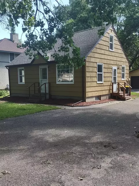 615 16th St SW, Willmar, MN 56201