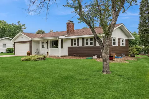 304 Unique Dr, Burnsville, MN 55337