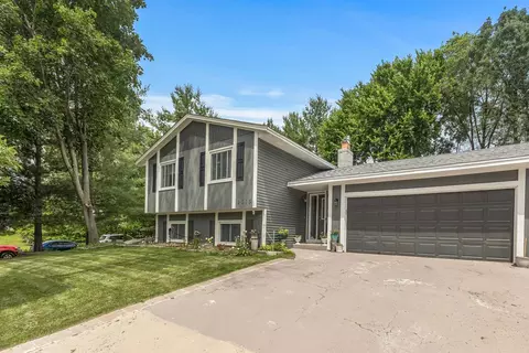 2615 Granite Ave N, Oakdale, MN 55128