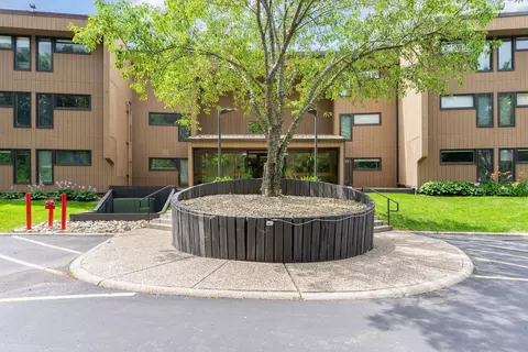705 E Burnsville Pkwy #105, Burnsville, MN 55337