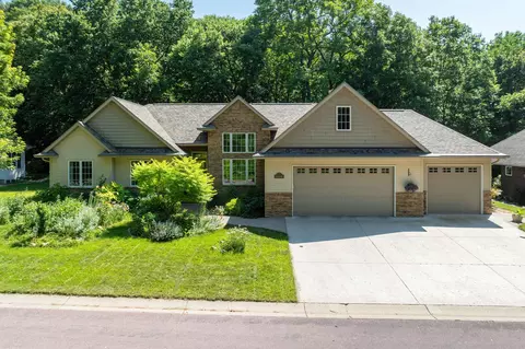 105 Bartholomew Ln, Mankato, MN 56001