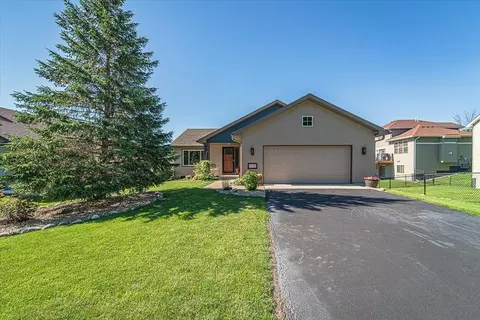 9438 212th St W, Lakeville, MN 55044