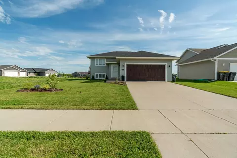 2260 Fairbanks Dr, North Mankato, MN 56003