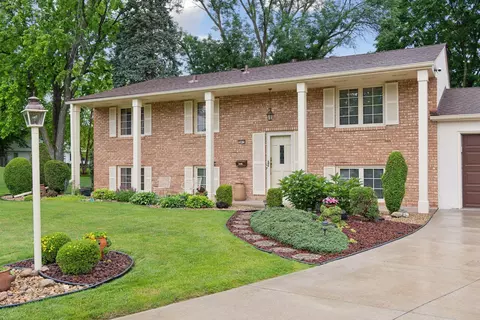 3415 Maplewood Dr, Saint Anthony, MN 55418
