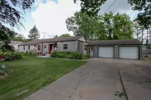 308 2nd St SE, Braham, MN 55006