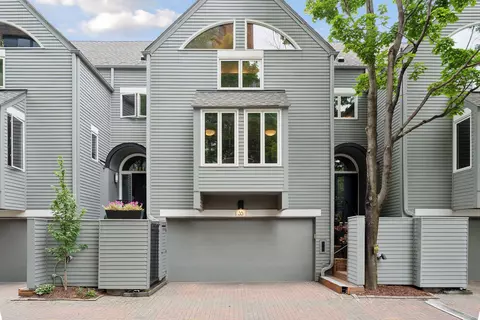 35 Greenway Gables, Minneapolis, MN 55403