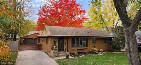 1009 Rhode Island Ave N, Golden Valley, MN 55427