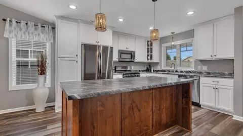 525 Taft Loop S, Cambridge, MN 55008