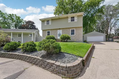 2054 Mesabi Ave, North Saint Paul, MN 55109