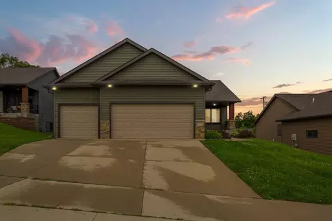 1253 Turnberry Dr SE, Rochester, MN 55904