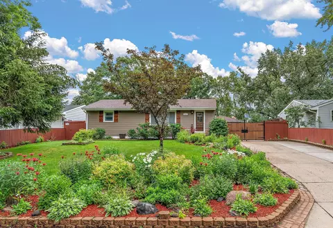 249 Sherrie Ln, Woodbury, MN 55125