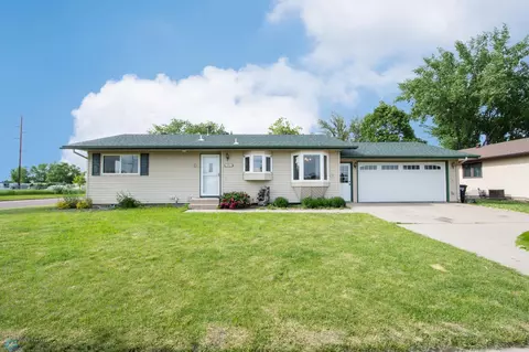 3113 11th Ave N, Fargo, ND 58102