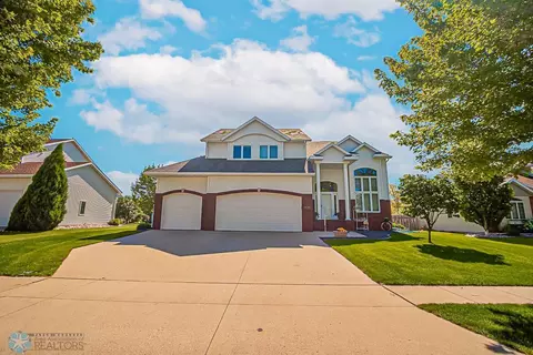 6136 16th St S, Fargo, ND 58104