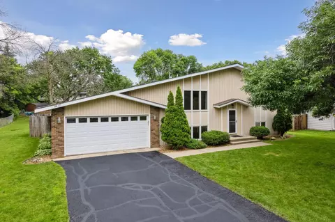 9817 York Curv S, Bloomington, MN 55431