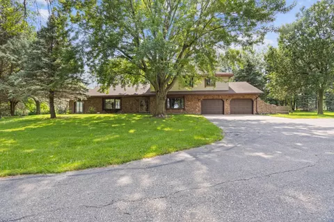 29067 Plotts Ave, Worthington, MN 56187