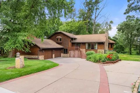617 Wiggins Rd, Saint Paul, MN 55119