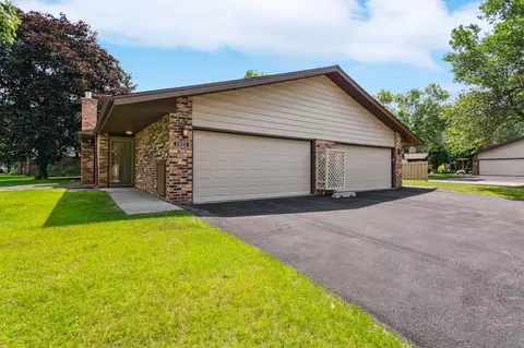 1025 Zanzibar Ln N, Plymouth, MN 55447