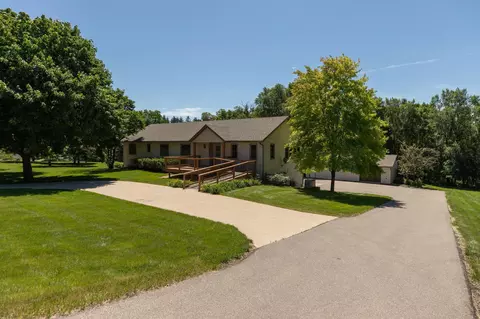 1330 W Center St, Oronoco, MN 55960