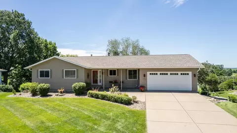200 Country Club Dr, Lewiston, MN 55952