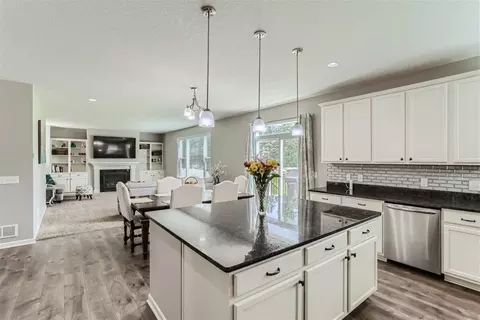 15142 Ely Ave, Apple Valley, MN 55124 photo 9