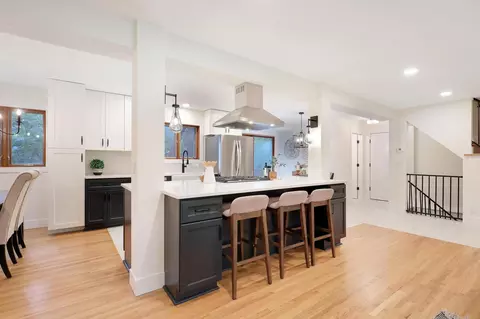 15801 Day Pl, Minnetonka, MN 55345